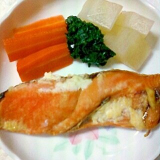 塩抜き☆豆腐塗りの焼き鮭と野菜添え♪